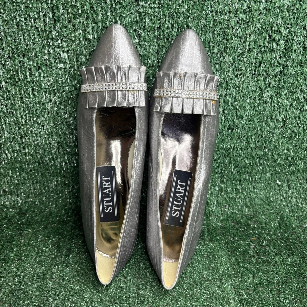 Stuart Weitzman Ruffle Rhinestone Pointed Toe Kitten Heel Silver Pump Womens 8 M